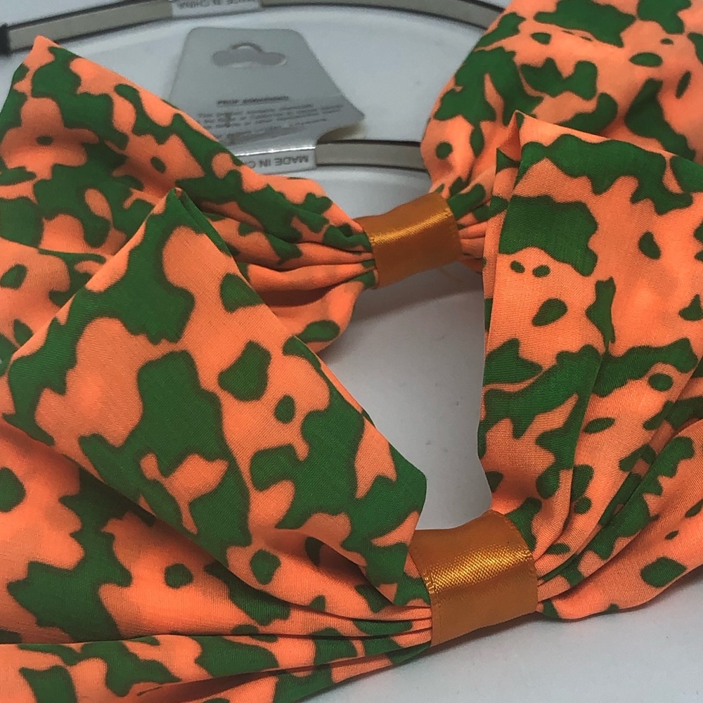Two Camo Headbands Set of 2 Silky Tied Bows Comfy Flexible Metal Head Ba… - Picture 5 of 5
